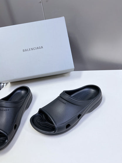 260602 New high-quality rubber-soled slippers with abstract tread patterns