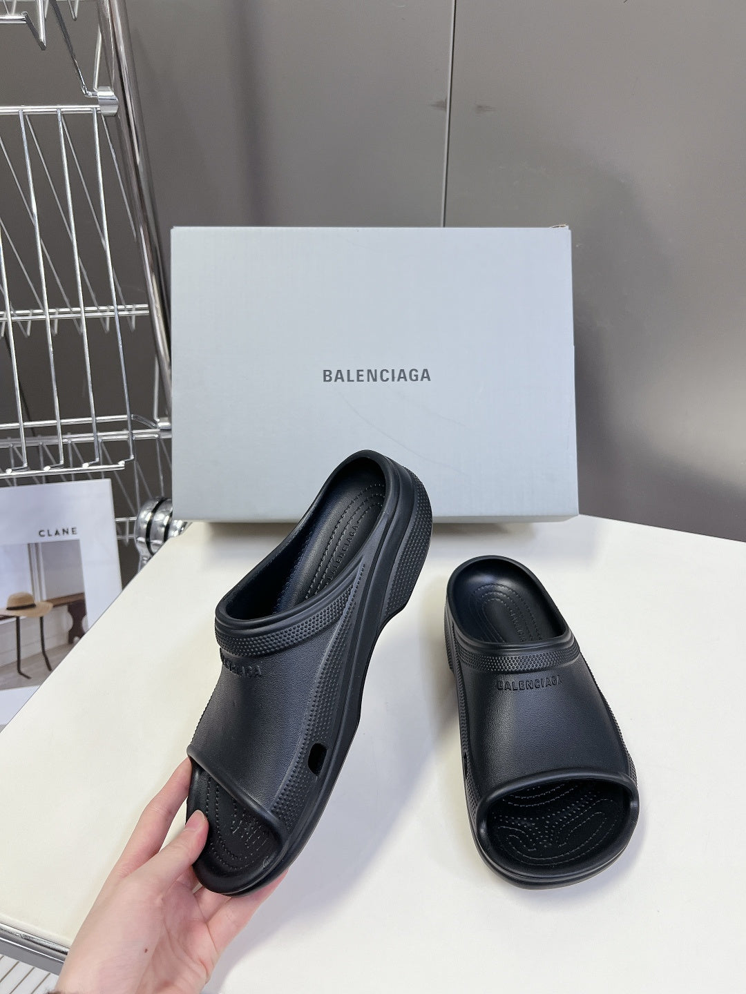 260602 New high-quality rubber-soled slippers with abstract tread patterns
