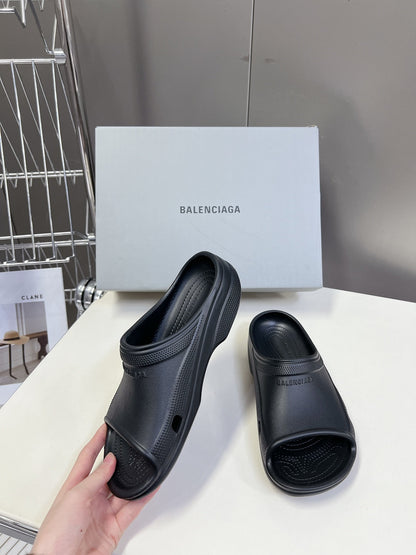 260602 New high-quality rubber-soled slippers with abstract tread patterns