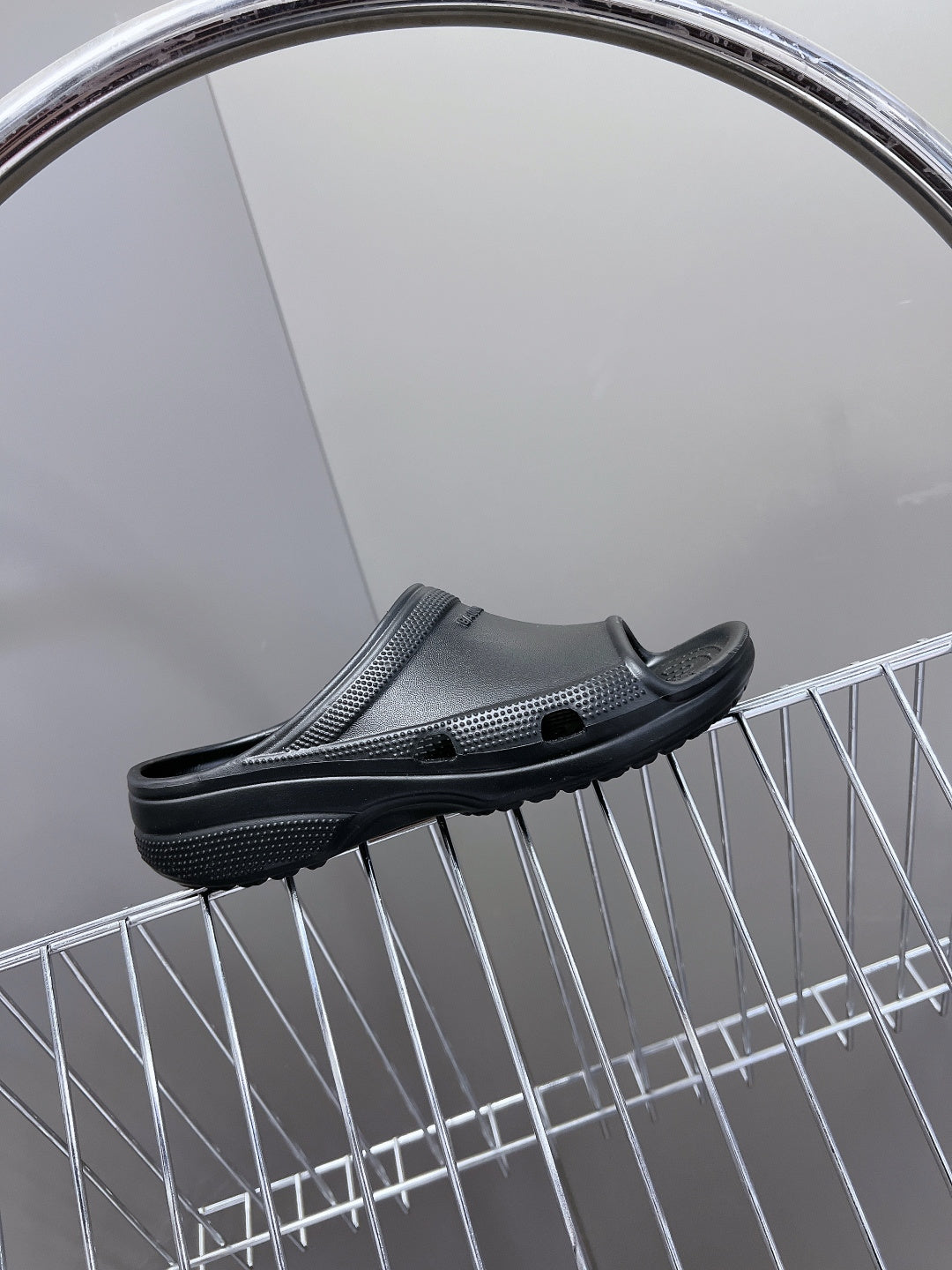 260602 New high-quality rubber-soled slippers with abstract tread patterns
