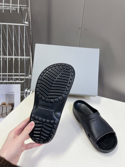 260602 New high-quality rubber-soled slippers with abstract tread patterns