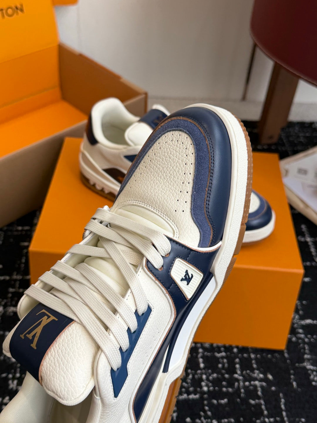 260602 New high-quality and stylish leather-layered sport shoes