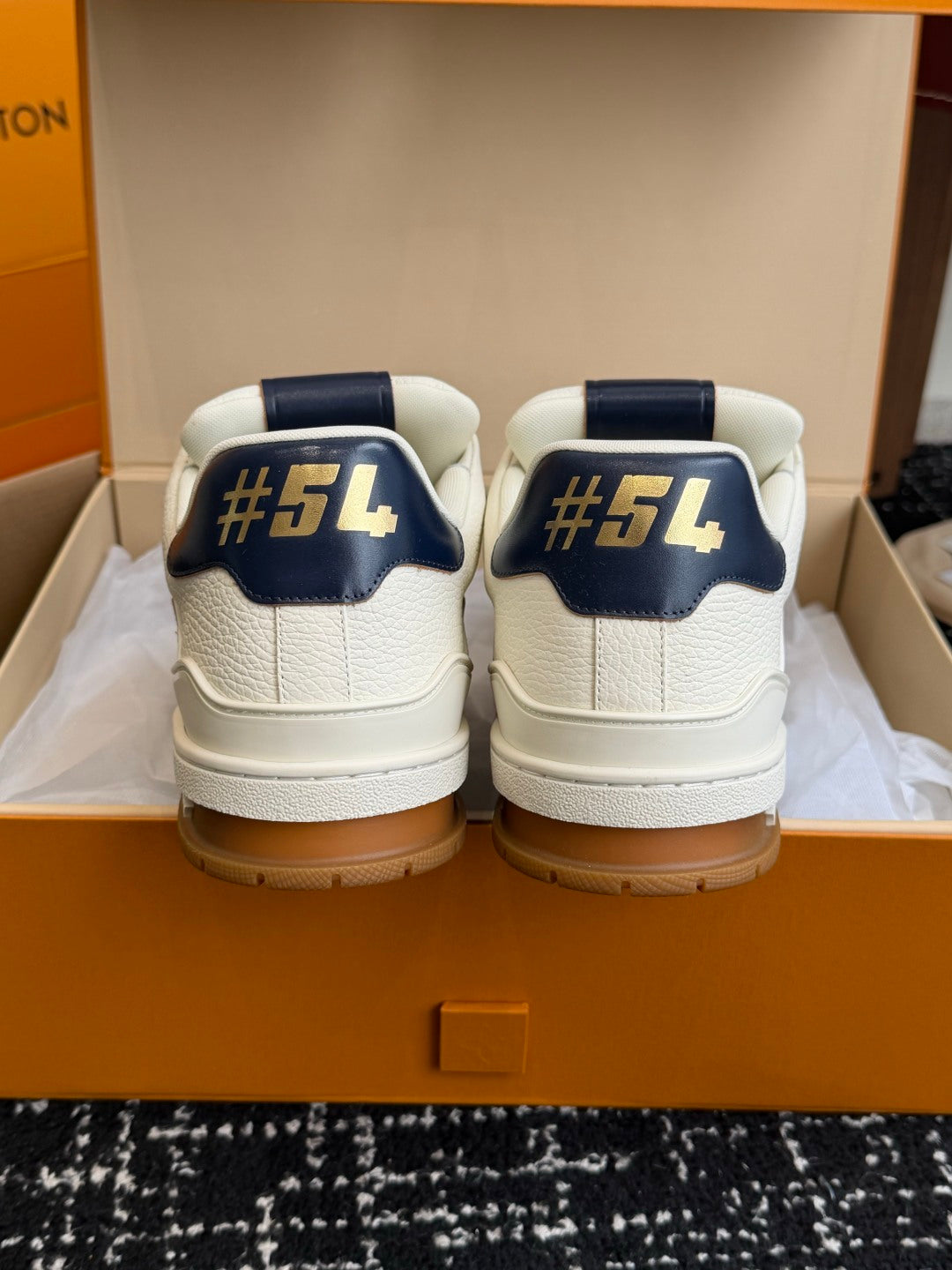 260602 New high-quality and stylish leather-layered sport shoes