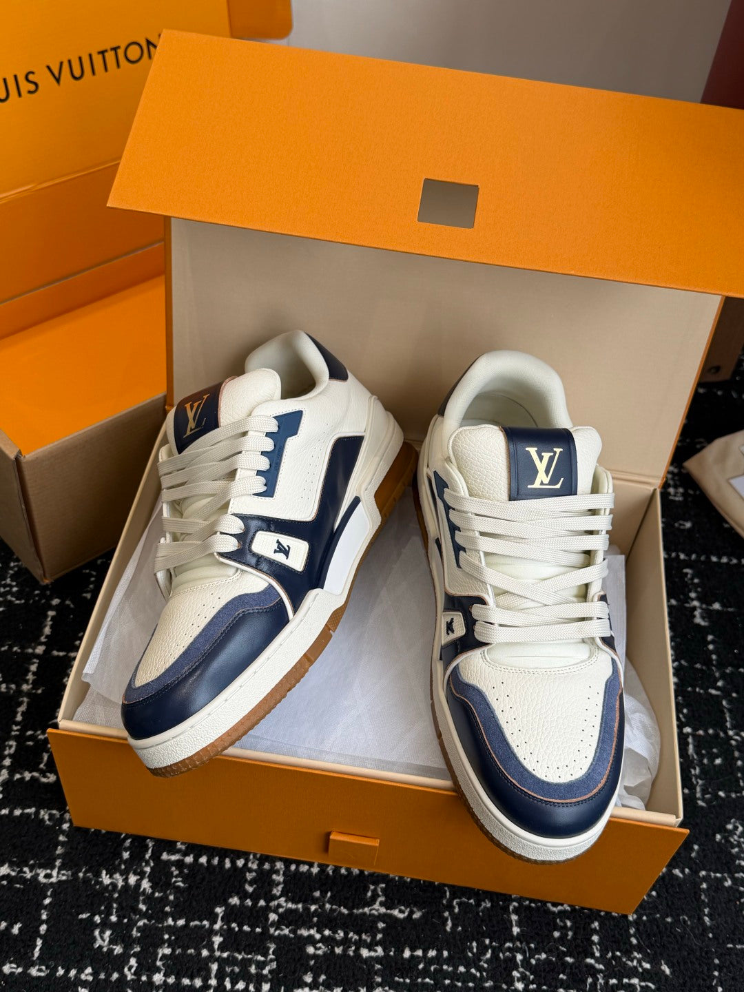 260602 New high-quality and stylish leather-layered sport shoes
