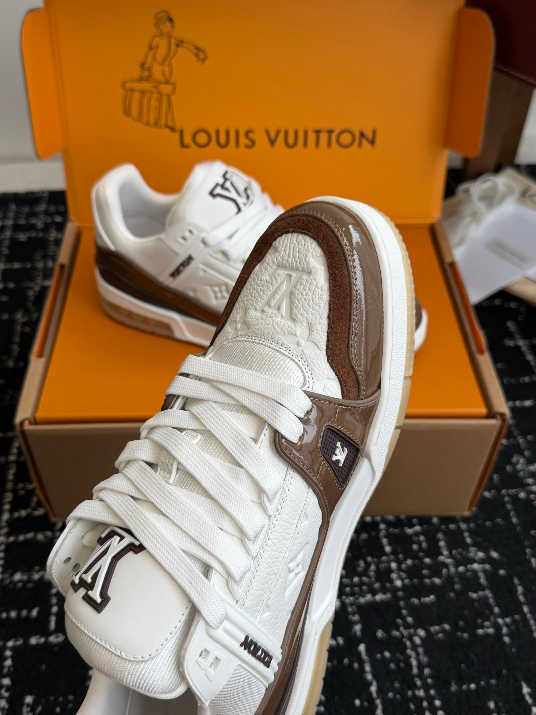 260602 New high-quality and stylish leather-layered sport shoes