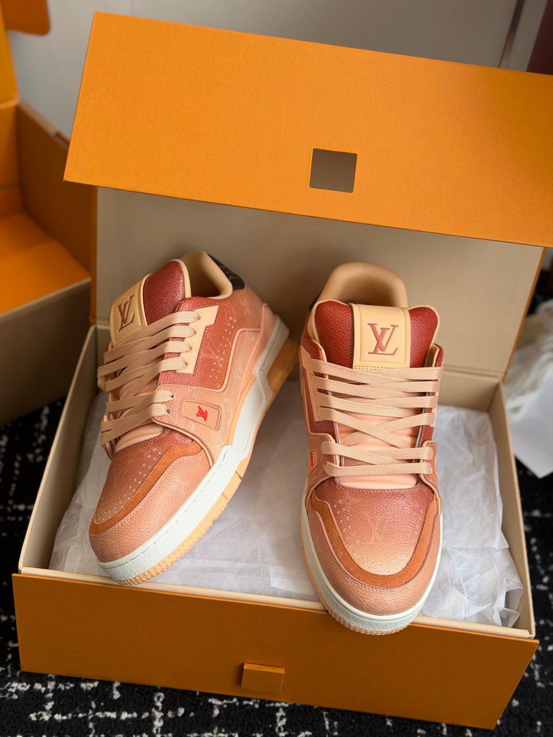 260602 New high-quality, special-processed sports shoes in rainbow color