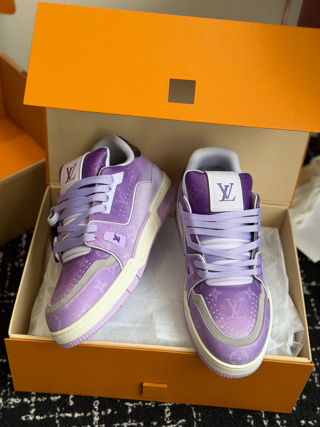 260602 New high-quality, special-processed sports shoes in rainbow color