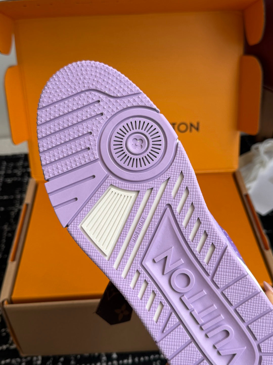 260602 New high-quality, special-processed sports shoes in rainbow color