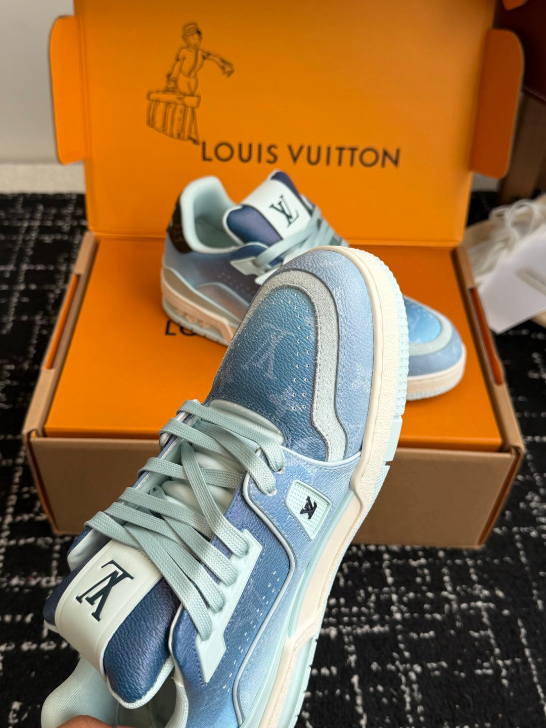 260602 New high-quality, special-processed sports shoes in rainbow color