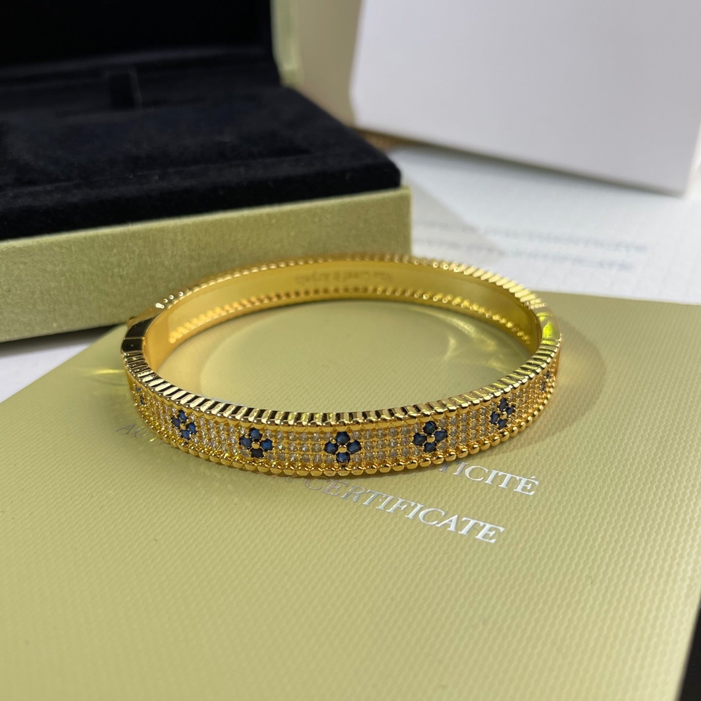 260610 New four-leaf clover diamond-set sapphire bracelet