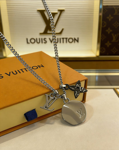 260610 New floral pendant necklace