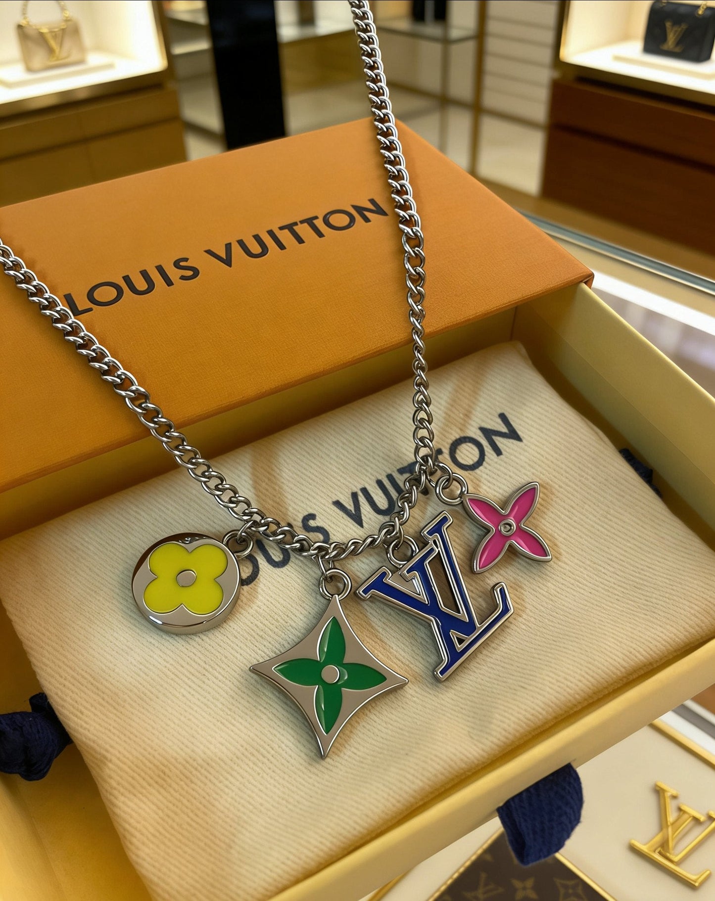 260610 New floral pendant necklace