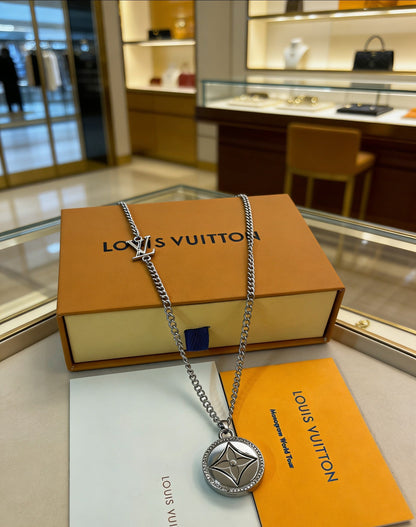260610 New floral pendant necklace
