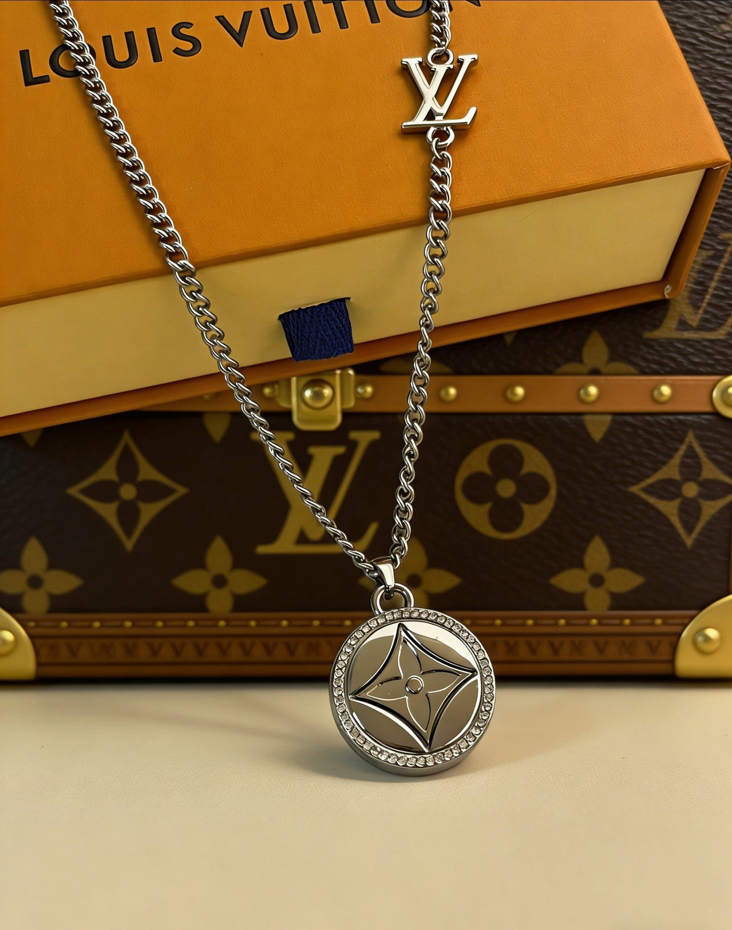 260610 New floral pendant necklace
