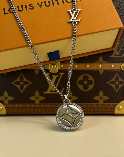 260610 New floral pendant necklace