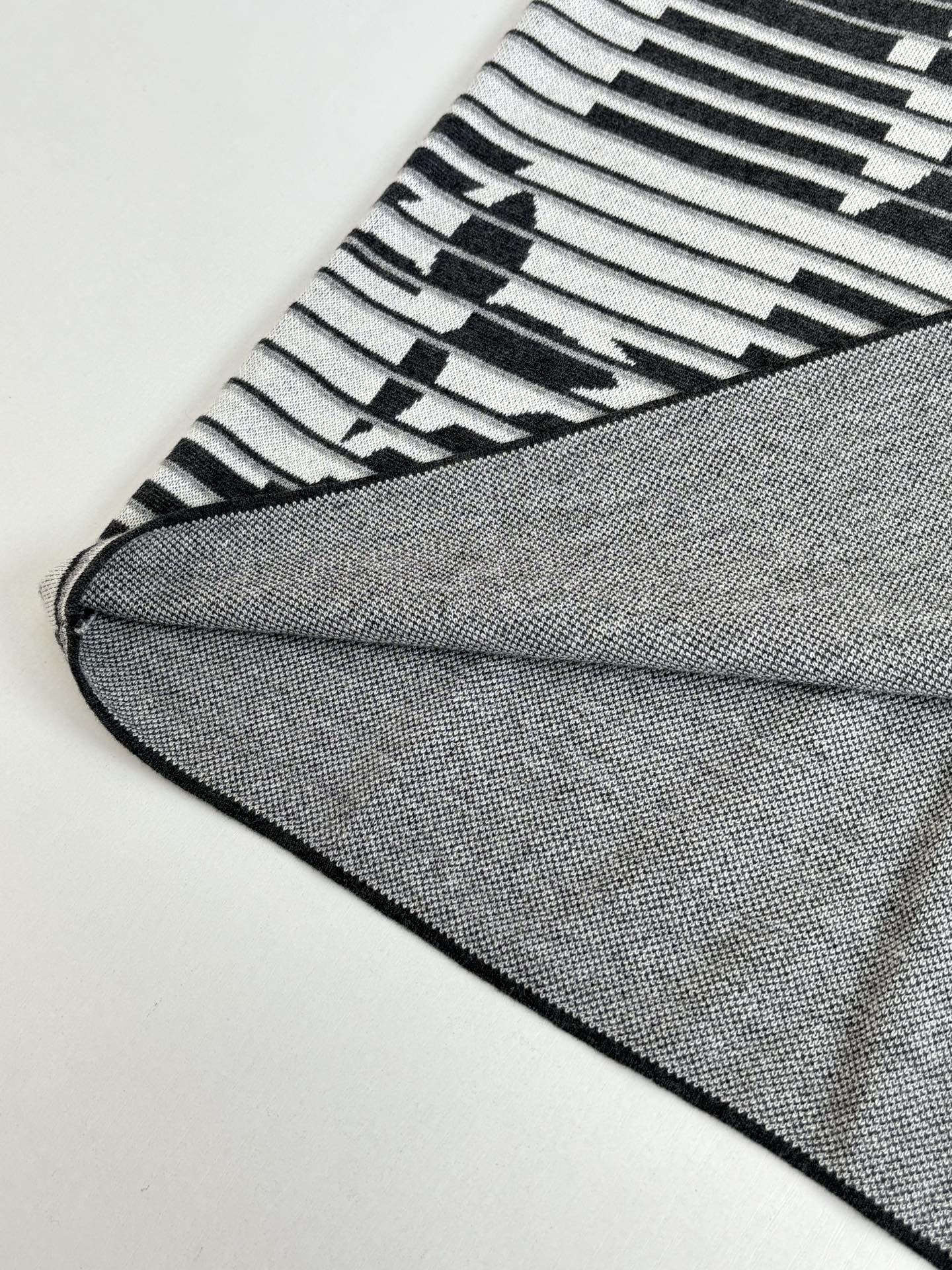 260610 New top-quality illusion fade-striped knitted short-sleeved T-shirt
