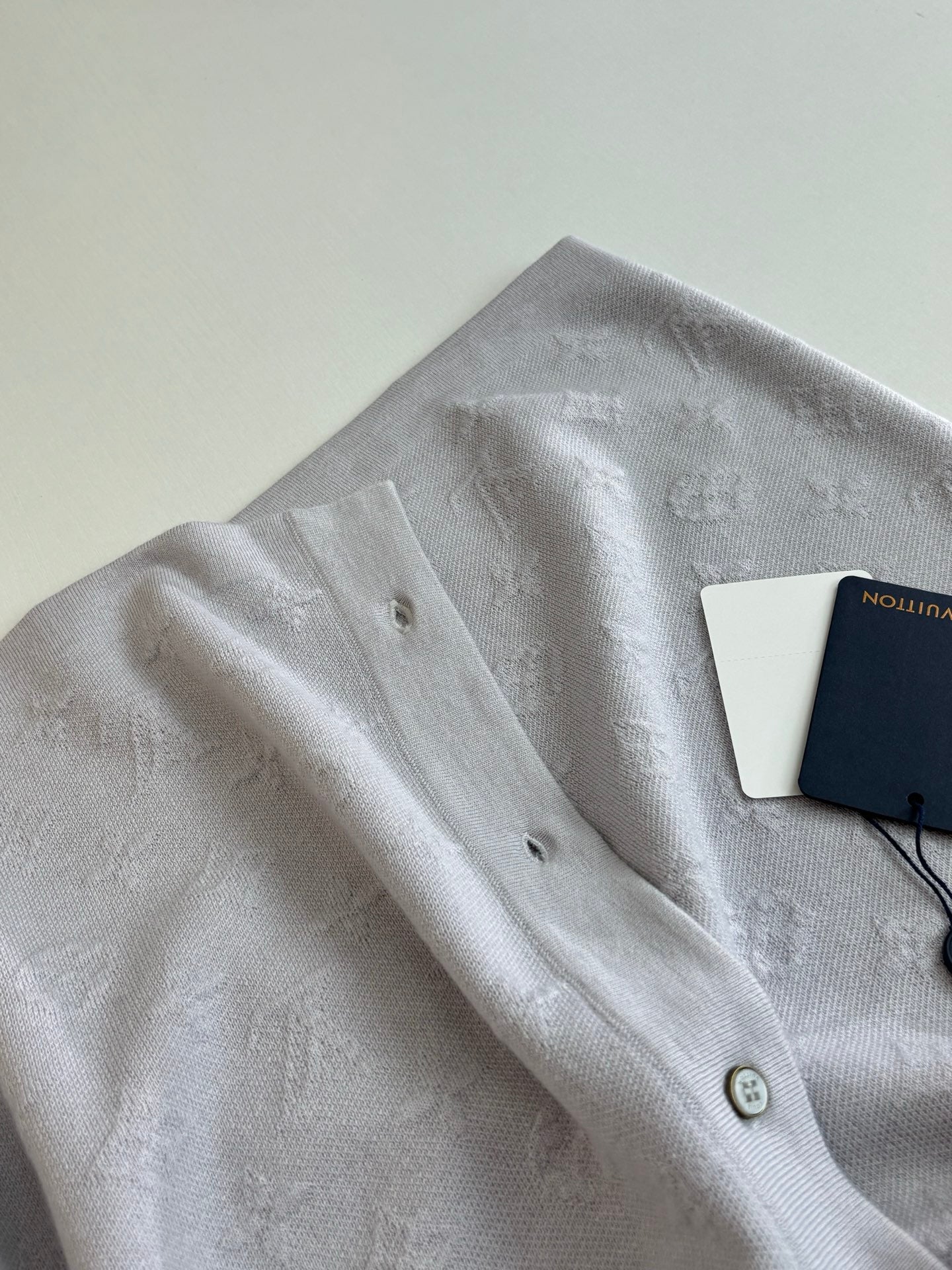 260610 New top-quality light gray full-pattern Monogram jacquard raised-knit short-sleeved cardigan