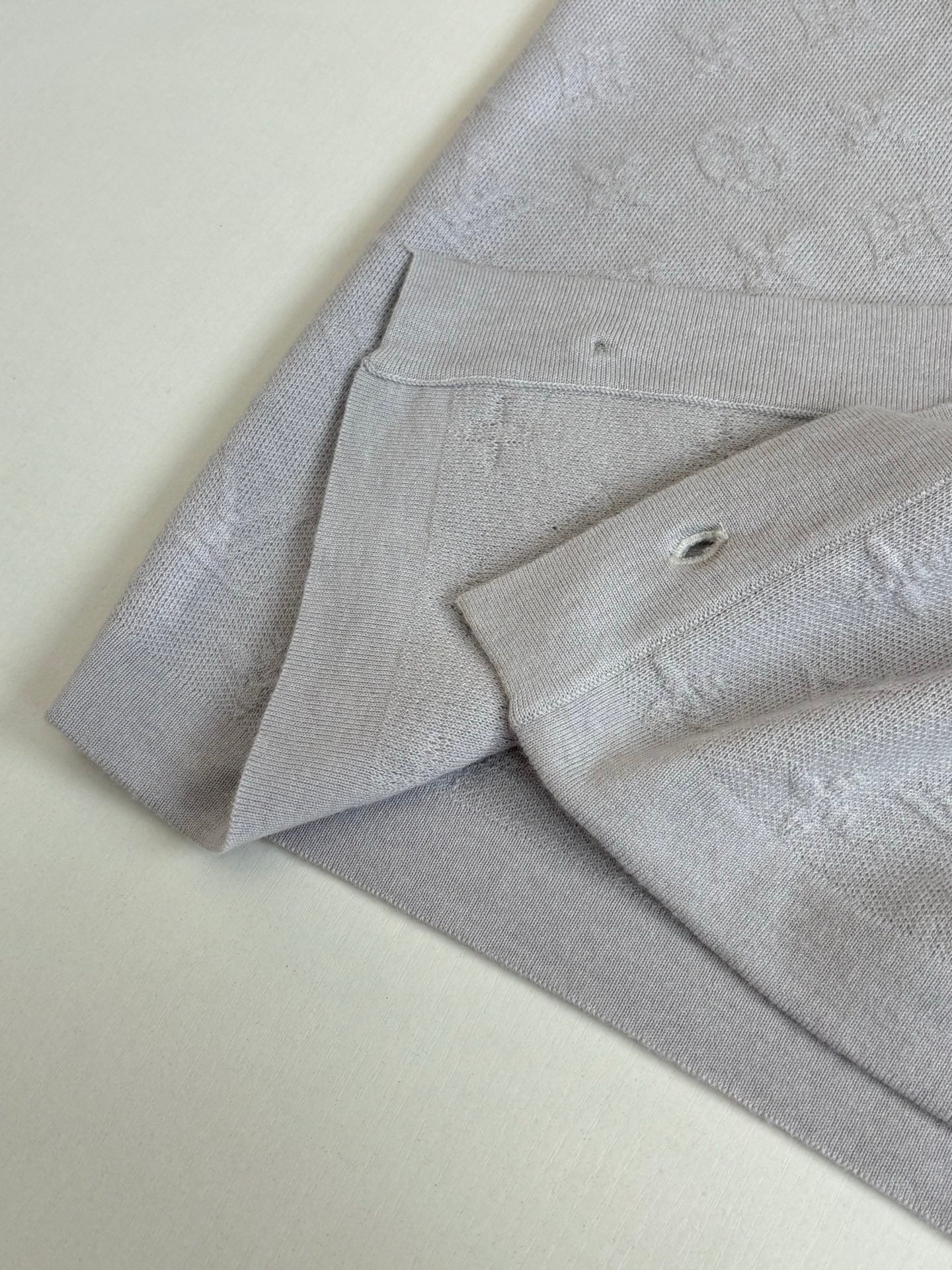 260610 New top-quality light gray full-pattern Monogram jacquard raised-knit short-sleeved cardigan