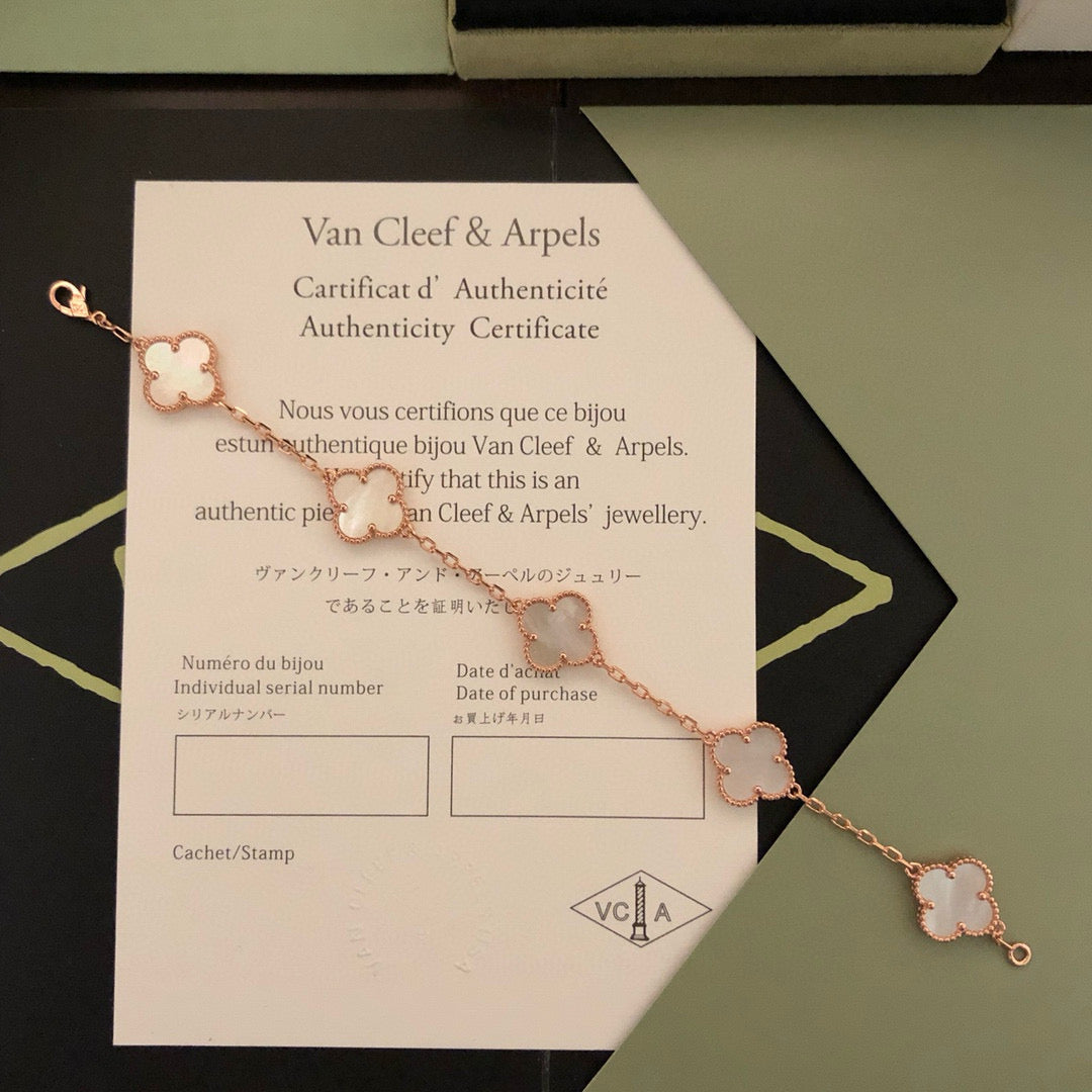 260616 Classic Five-Flower Bracelet