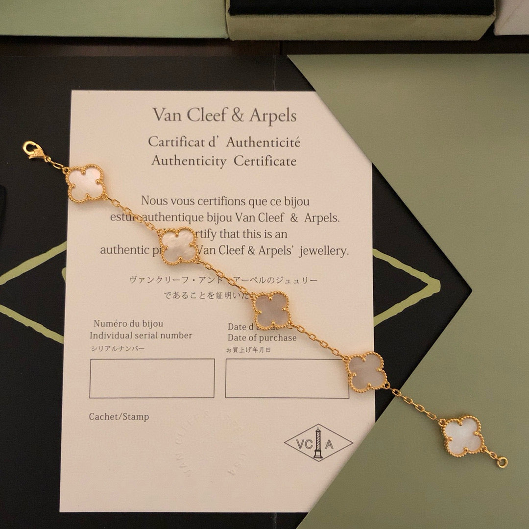 260616 Classic Five-Flower Bracelet