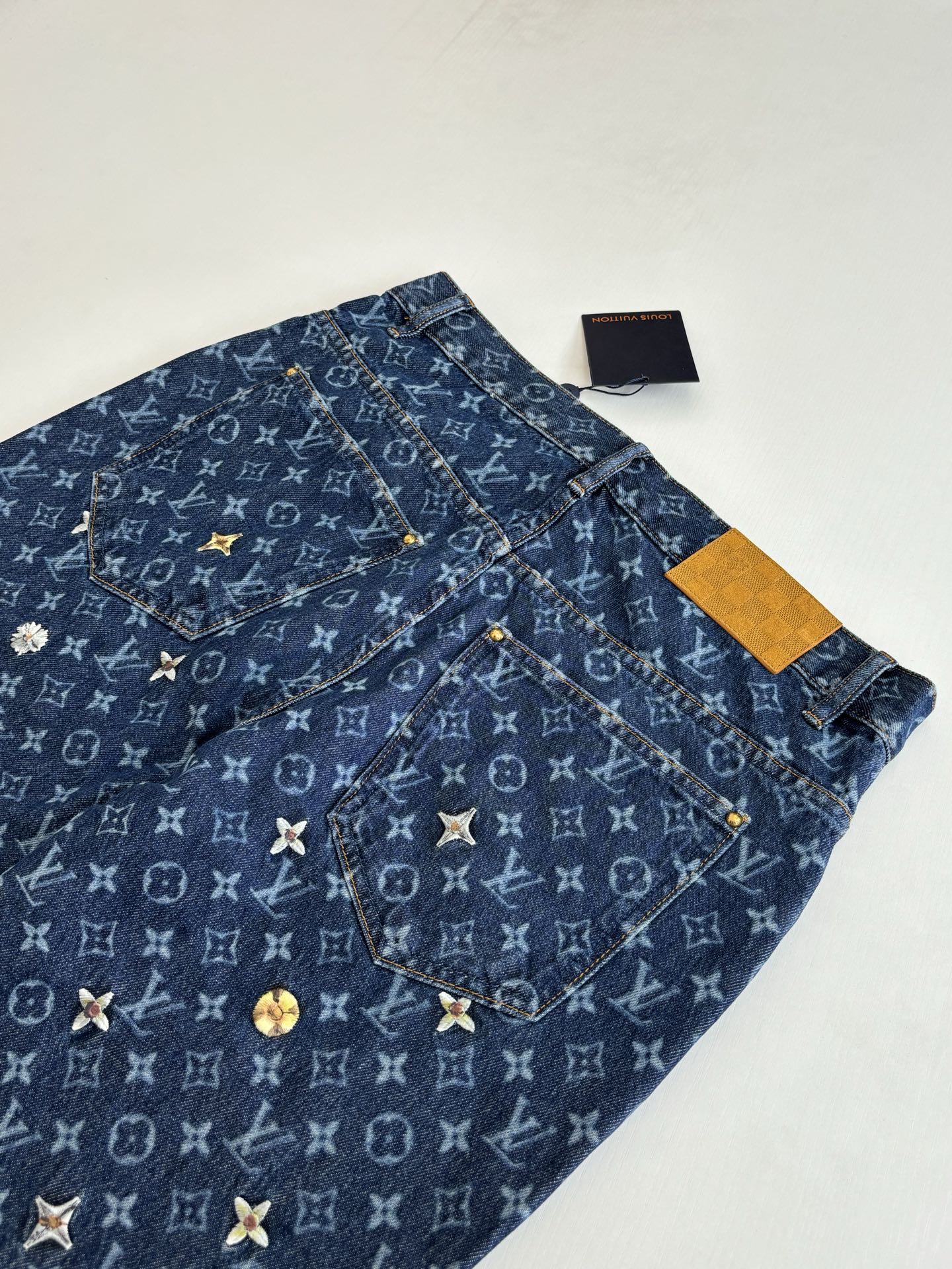 260624 High-quality new full-embroidered daisy-patterned denim pants