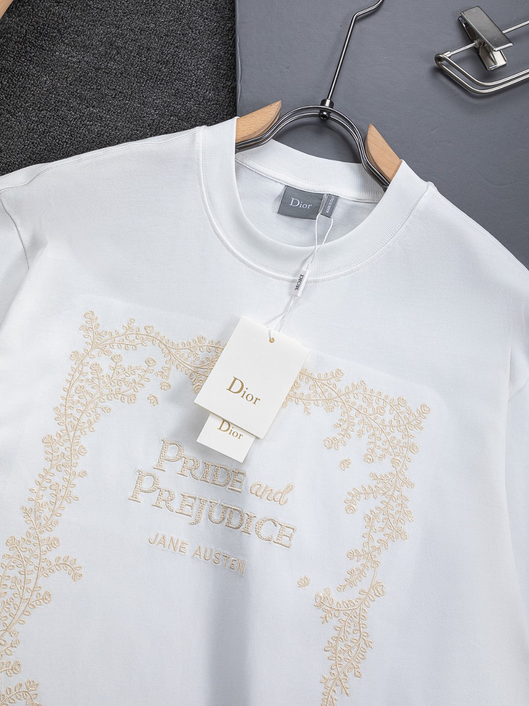 260701 High-quality new embroidered thorn design T-shirt