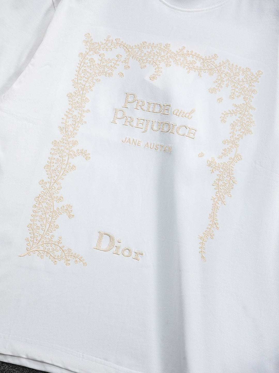 260701 High-quality new embroidered thorn design T-shirt