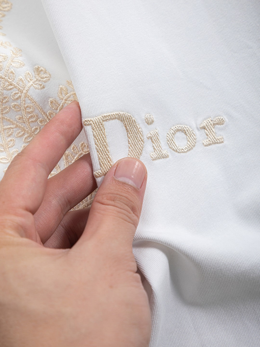 260701 High-quality new embroidered thorn design T-shirt