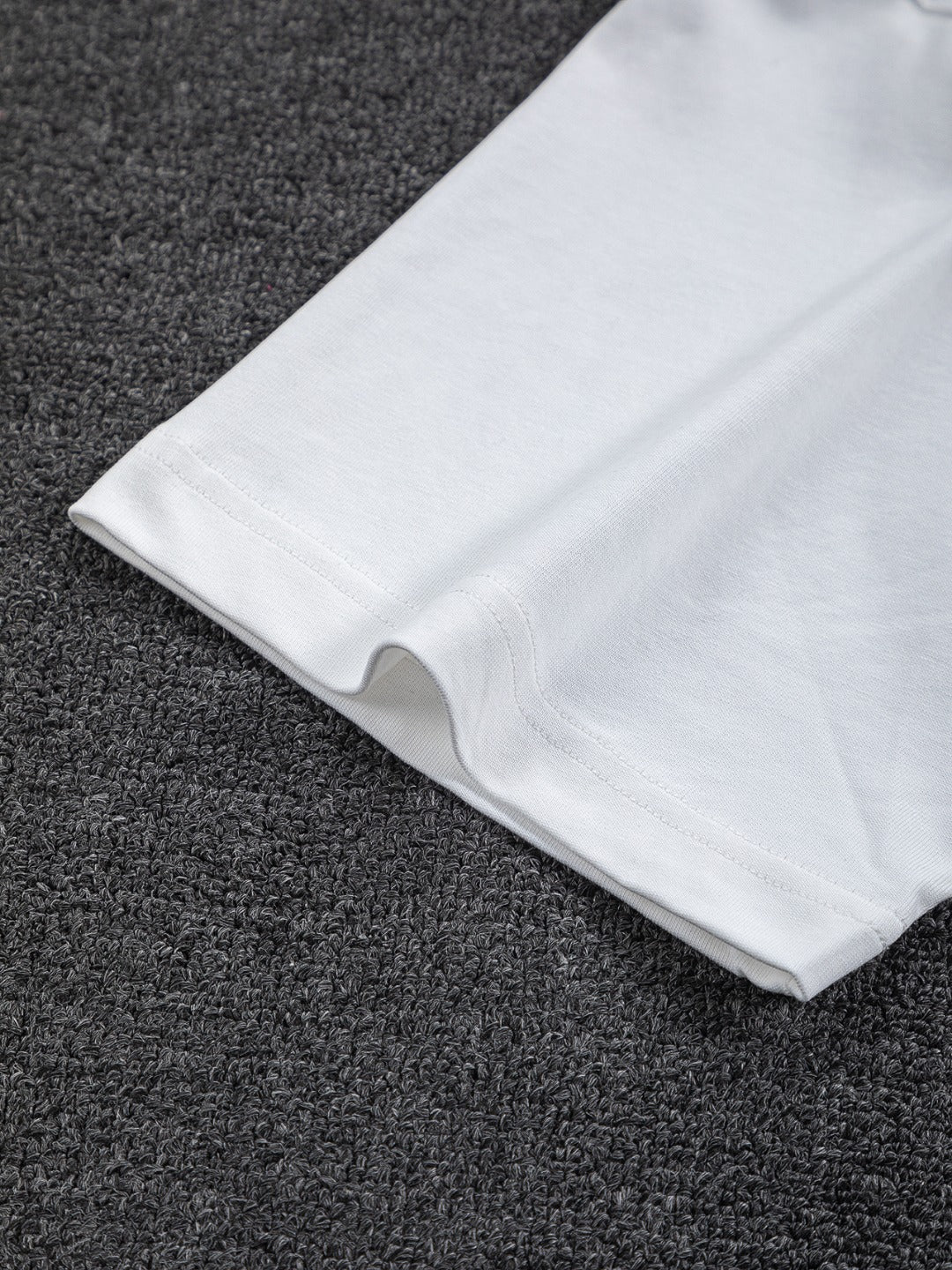 260701 High-quality new embroidered thorn design T-shirt