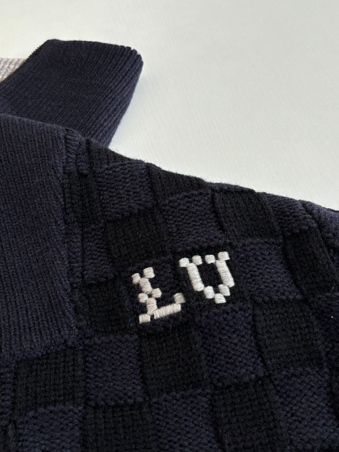 260701 High-quality new check-patterned textured jacquard sweater knitted with zipper jacket