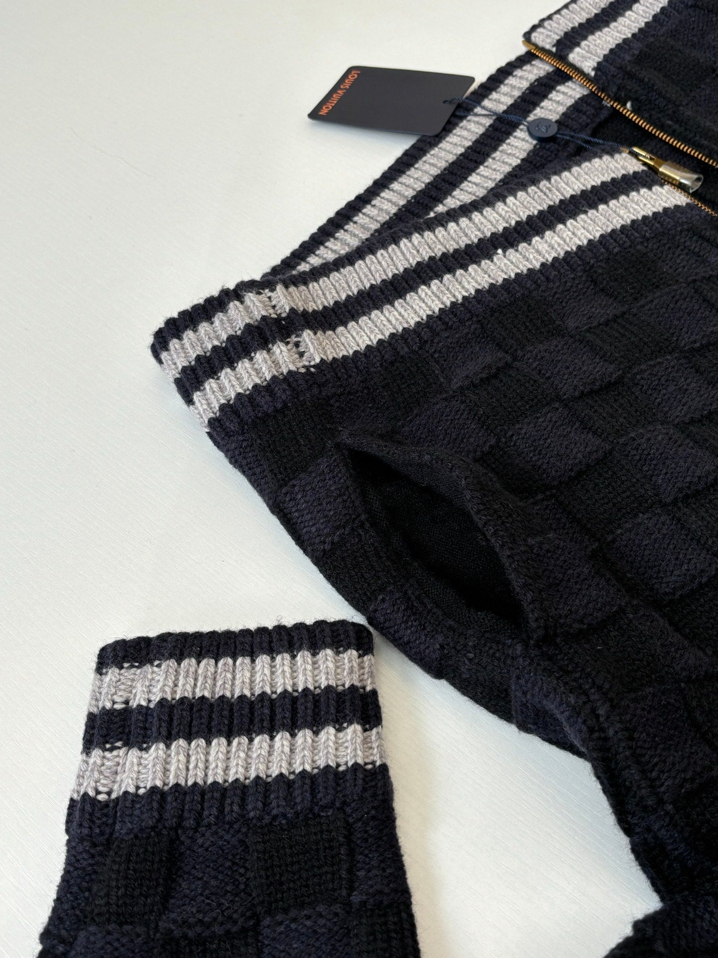 260701 High-quality new check-patterned textured jacquard sweater knitted with zipper jacket