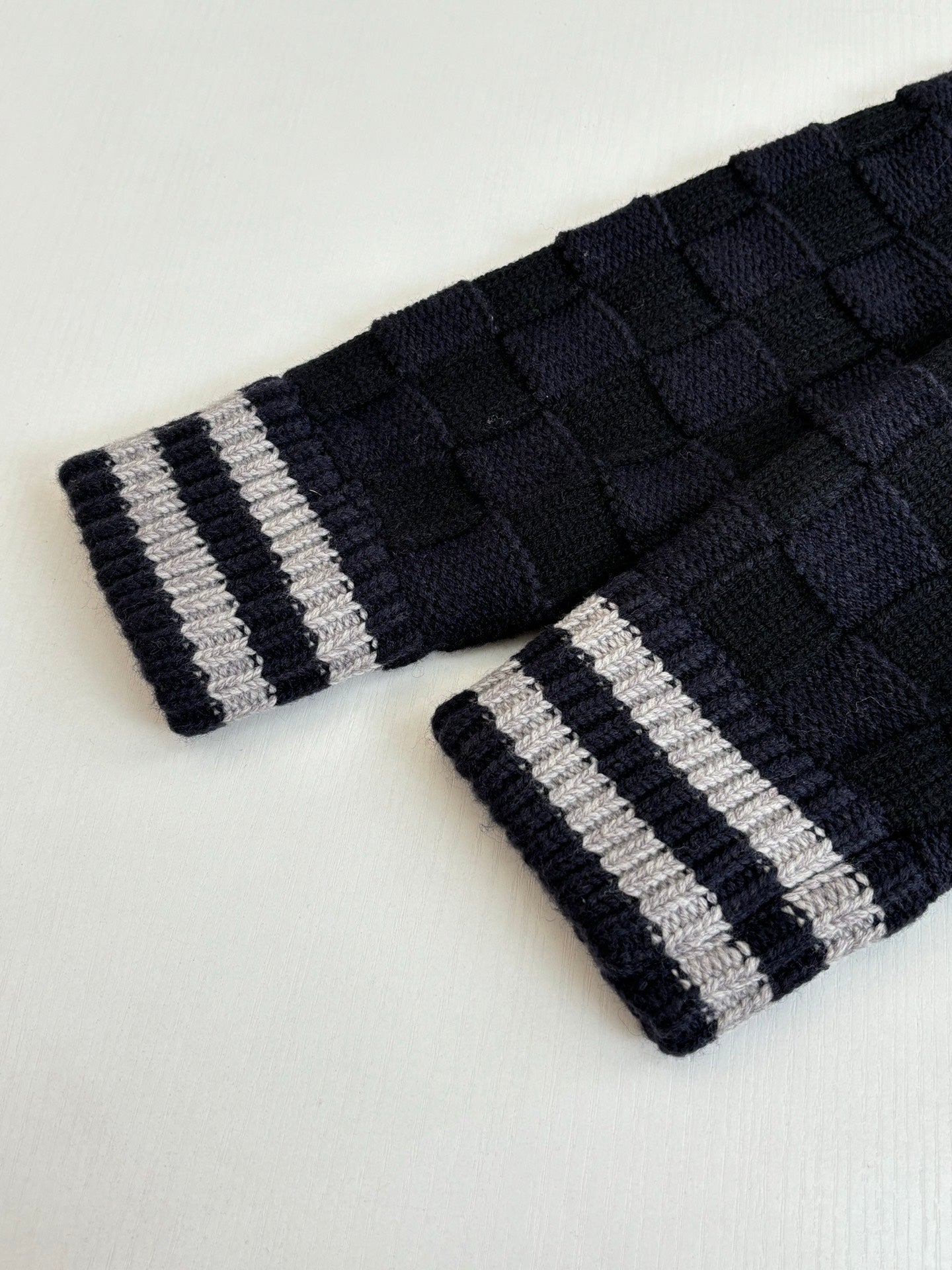 260701 High-quality new check-patterned textured jacquard sweater knitted with zipper jacket