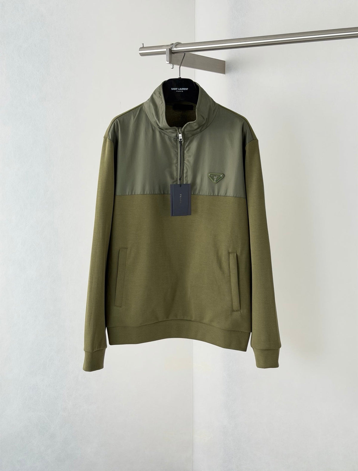 260813 New high-quality jacket with a blended fabric design on the front and back.