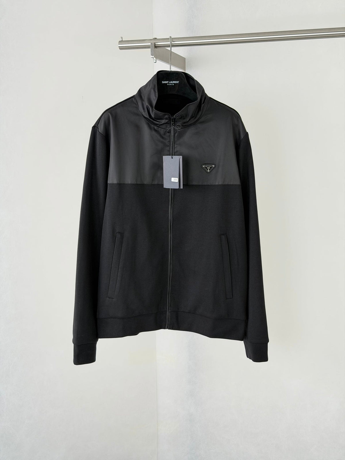 260813 New high-quality jacket with a blended fabric design on the front and back.
