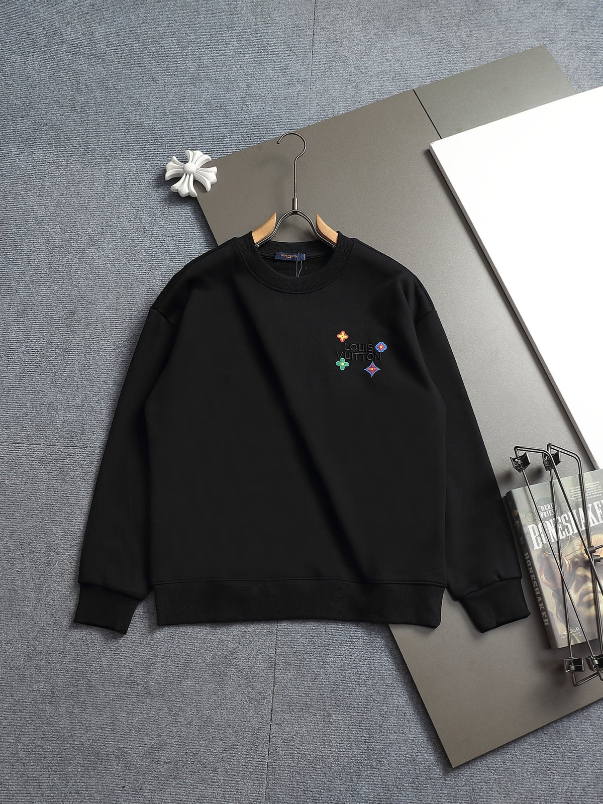 260813 New high-quality raised and recessed embroidery round-neck pullover shirt