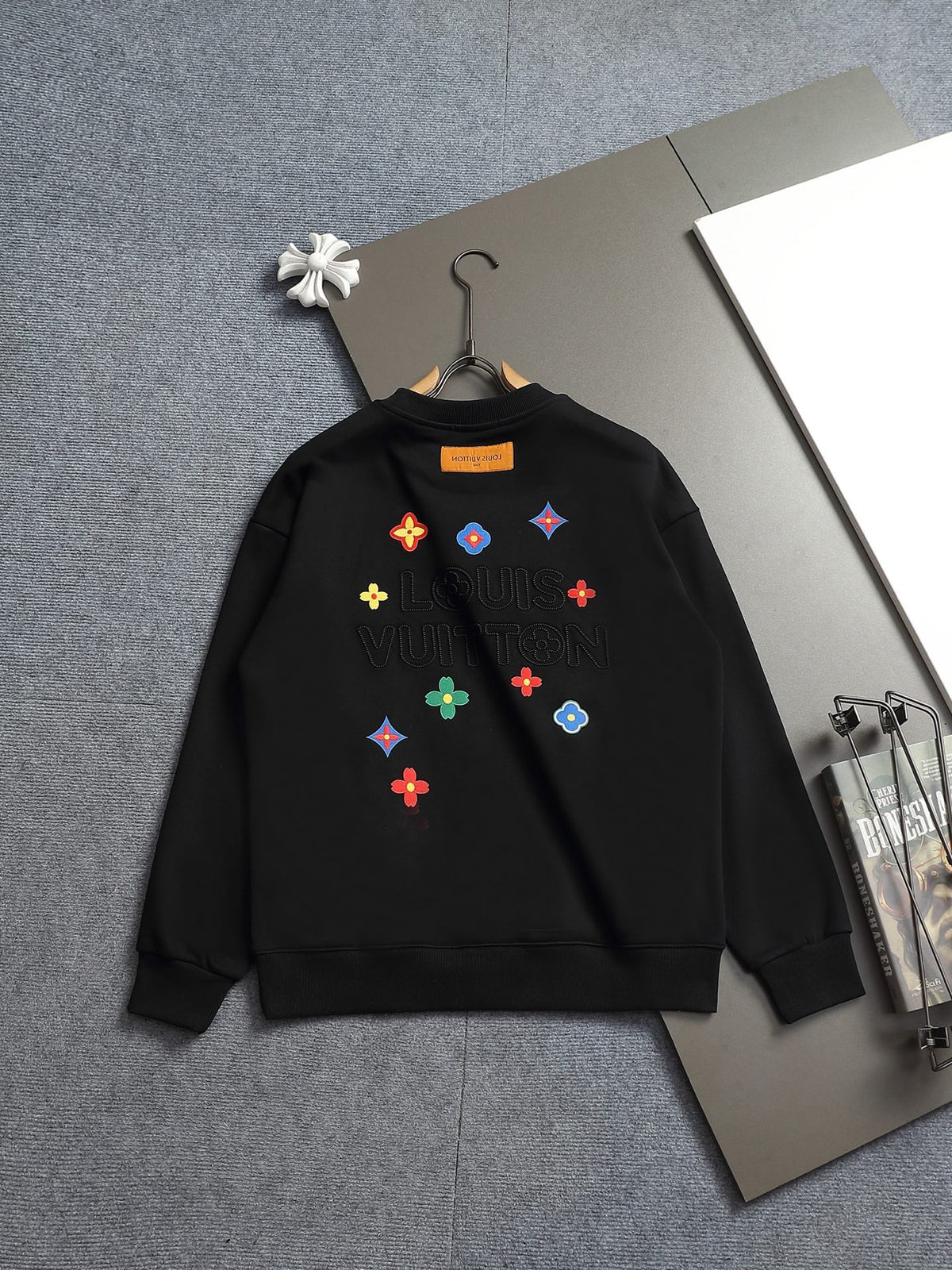 260813 New high-quality raised and recessed embroidery round-neck pullover shirt
