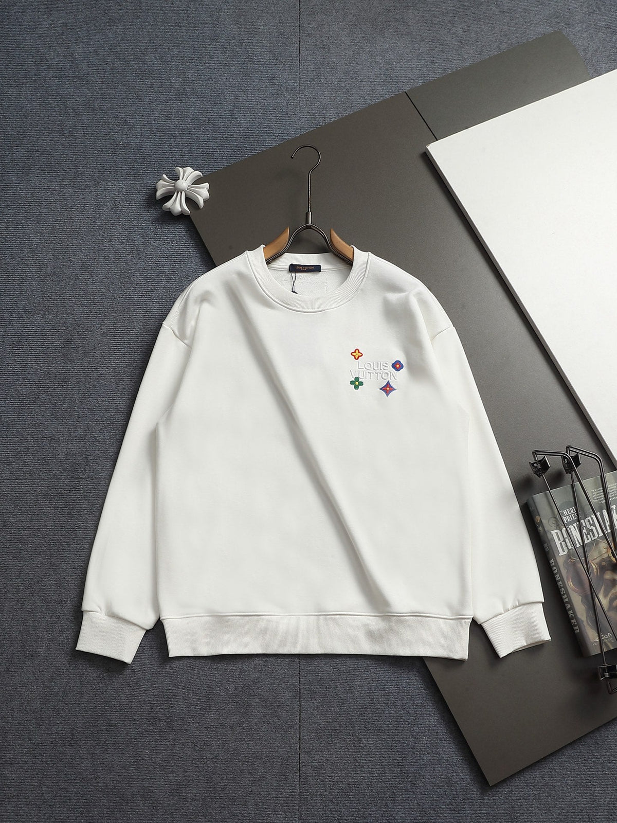 260813 New high-quality raised and recessed embroidery round-neck pullover shirt