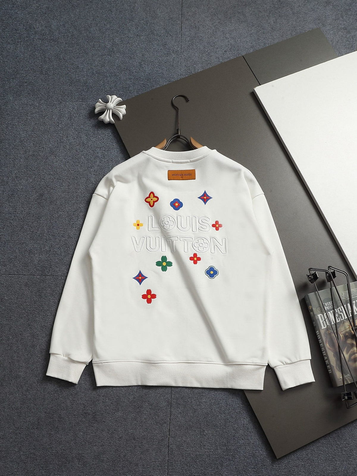260813 New high-quality raised and recessed embroidery round-neck pullover shirt