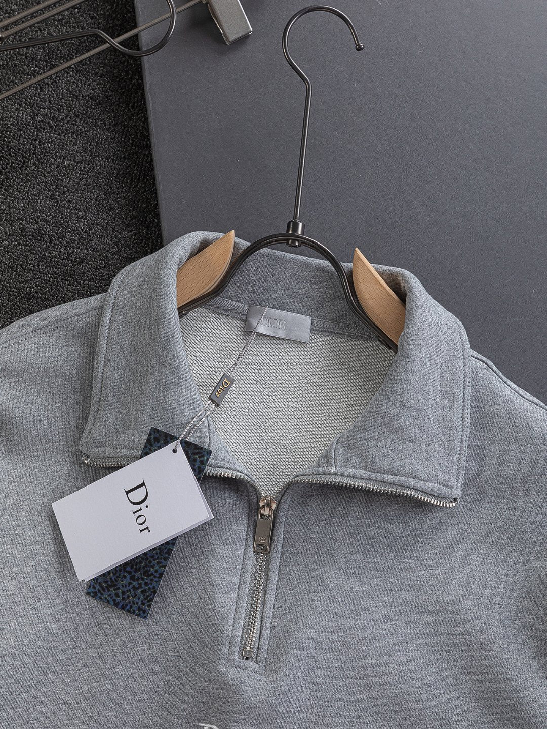 260826 New high-quality embroidered V-neck zipper hoodie