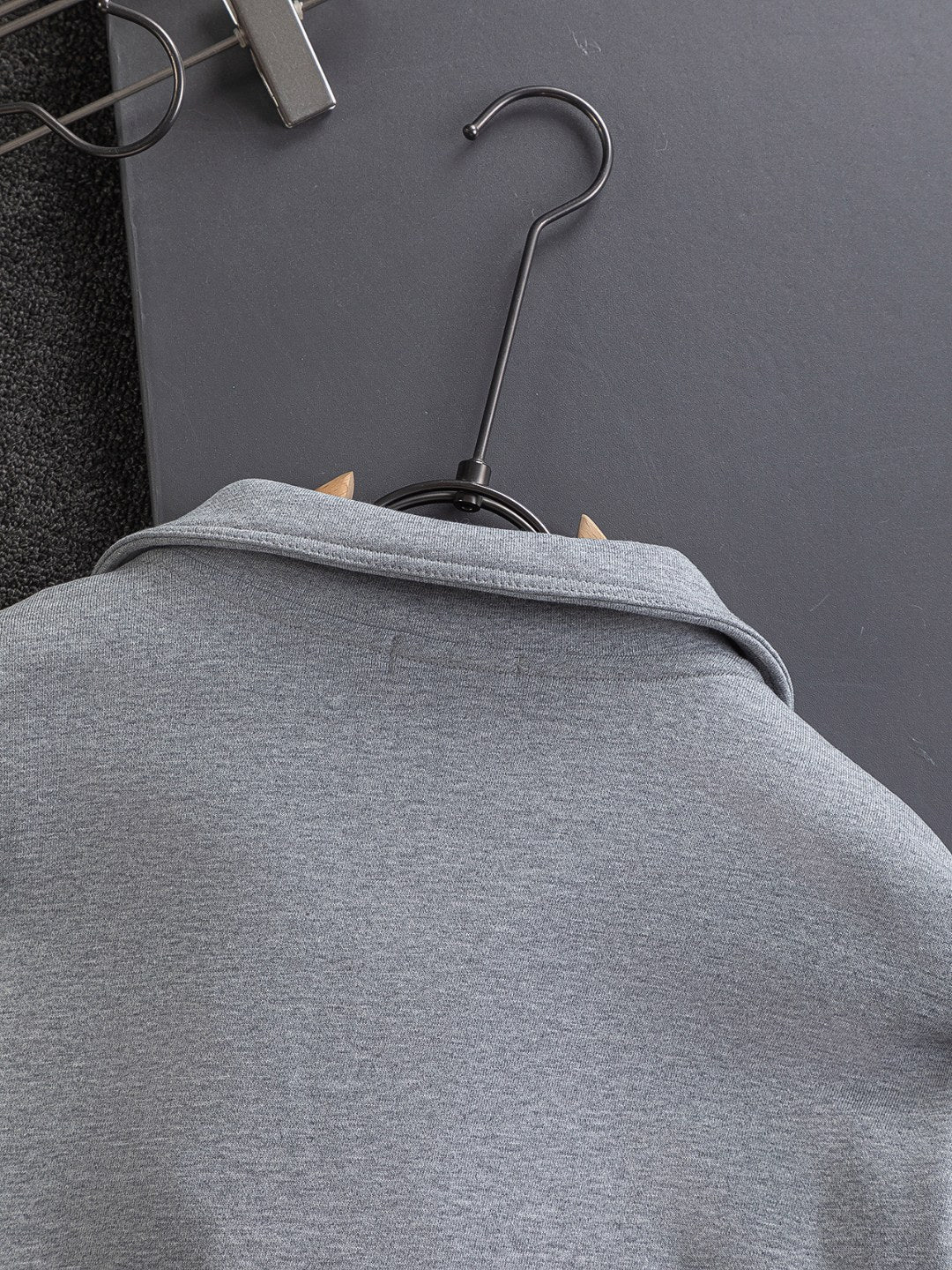260826 New high-quality embroidered V-neck zipper hoodie