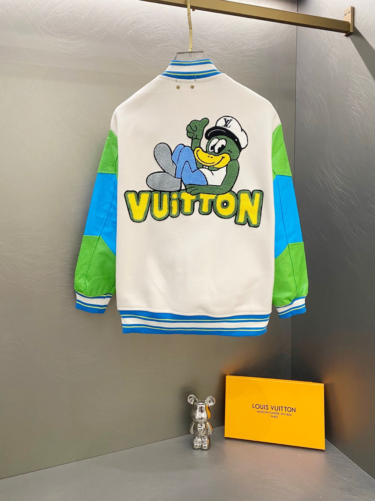 260826 New high-quality embroidered multi-color leather sleeve baseball jacket