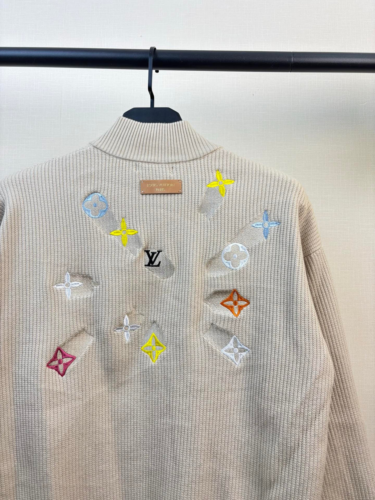 260826 New high-quality multi-color needle-punched embroidered knitted wool zipper cardigan