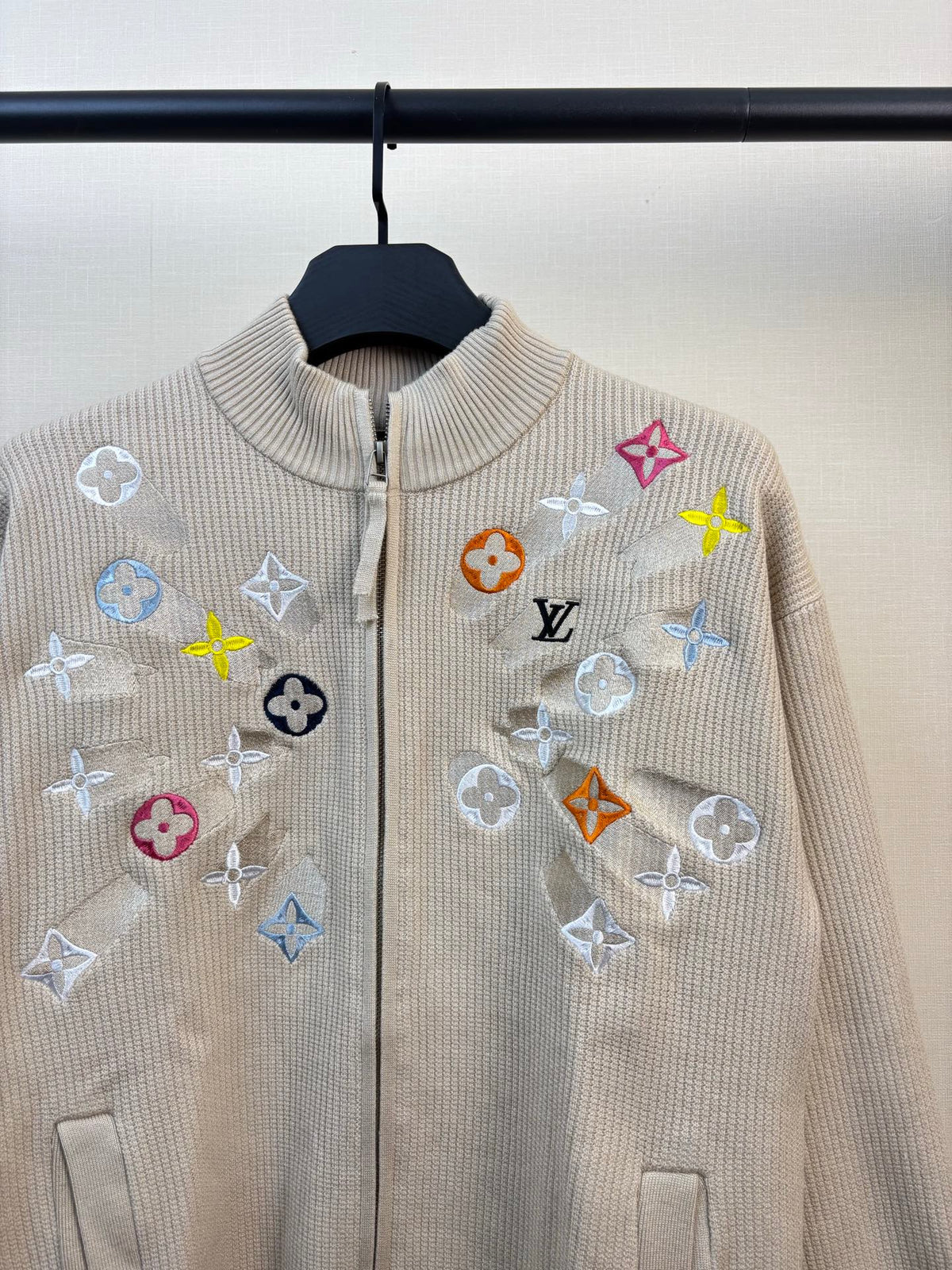 260826 New high-quality multi-color needle-punched embroidered knitted wool zipper cardigan