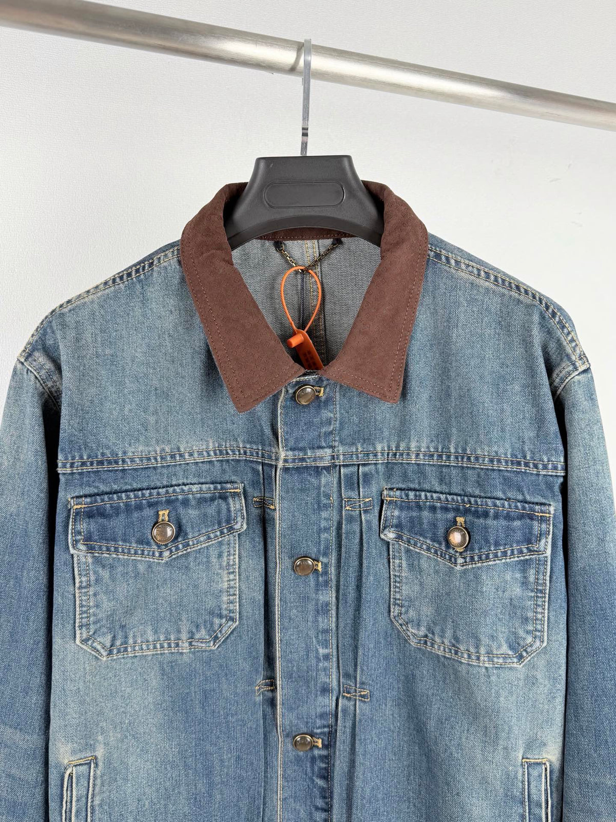 260901 New high-quality leather-detail denim jacket and pants set