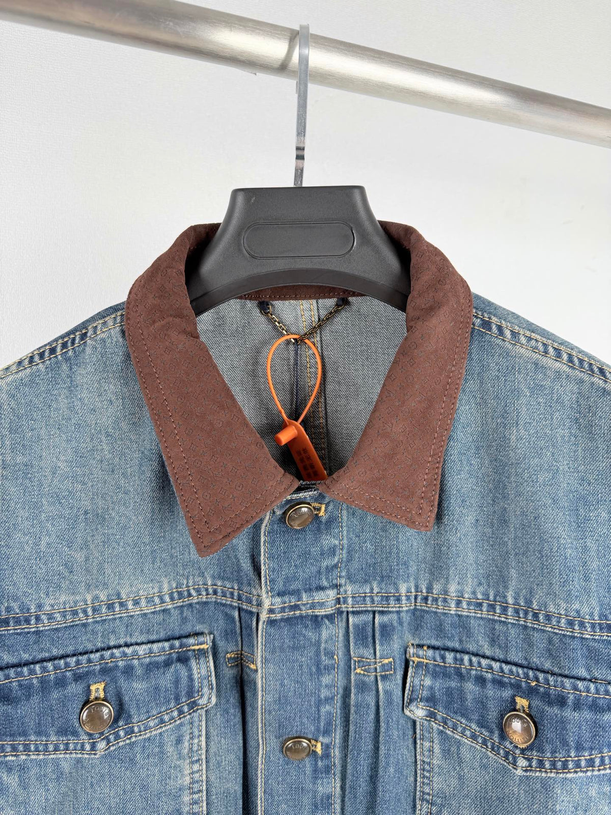 260901 New high-quality leather-detail denim jacket and pants set