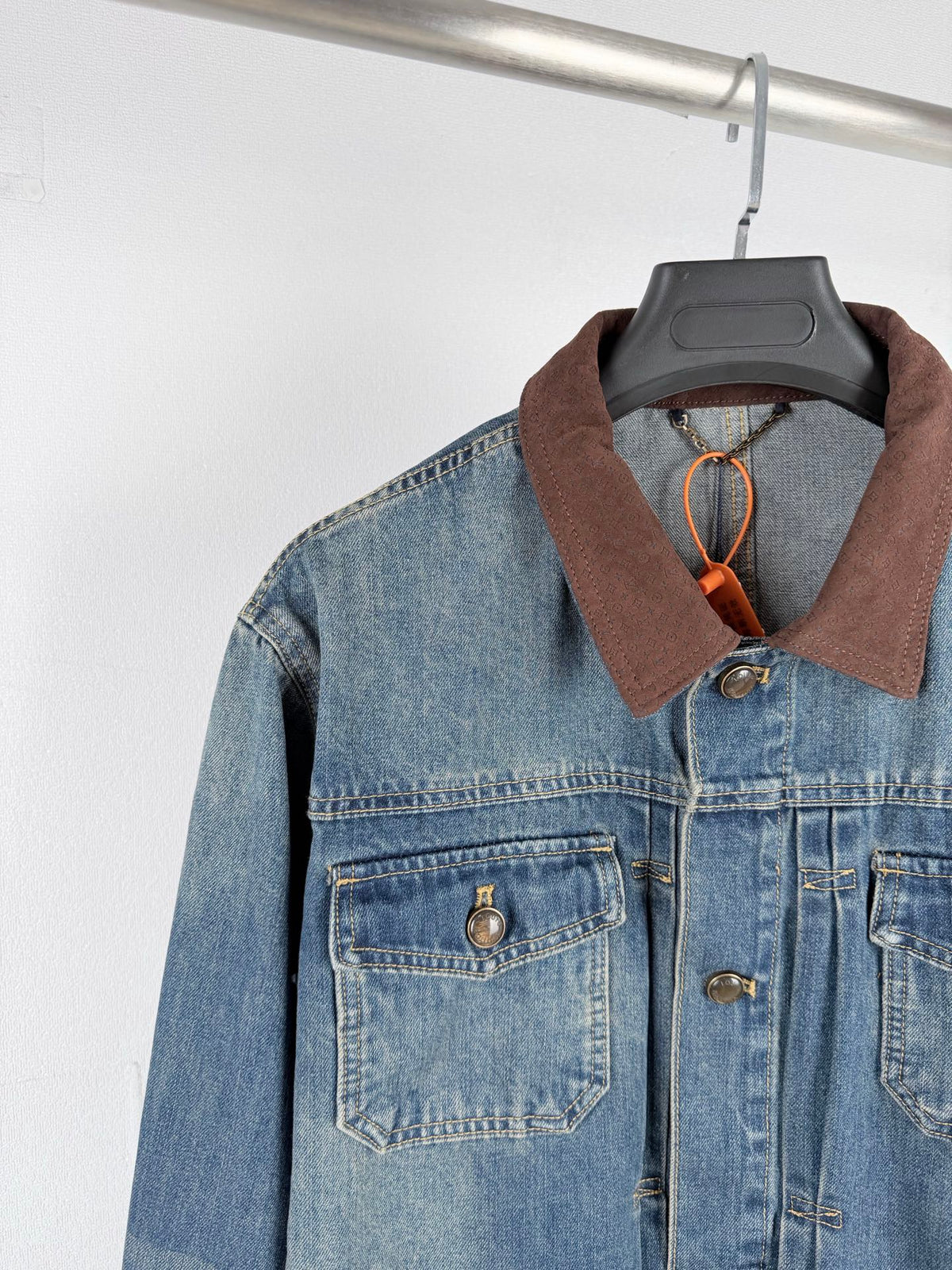 260901 New high-quality leather-detail denim jacket and pants set