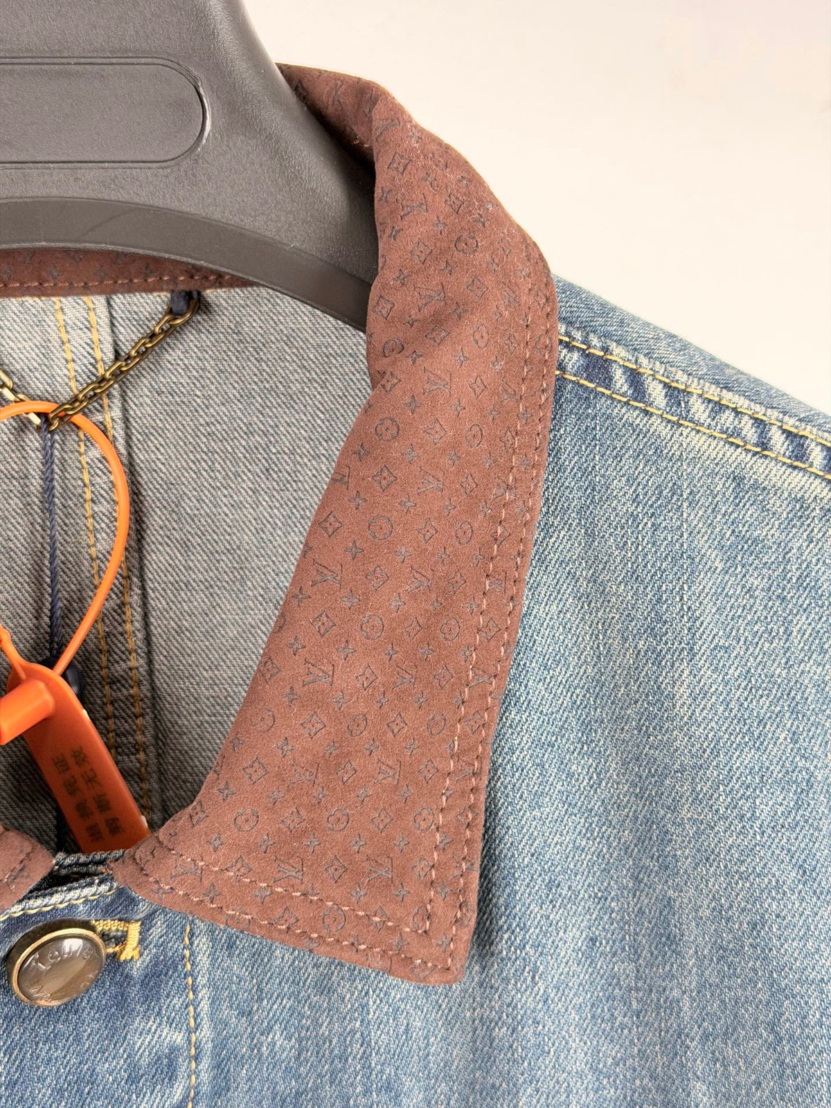 260901 New high-quality leather-detail denim jacket and pants set