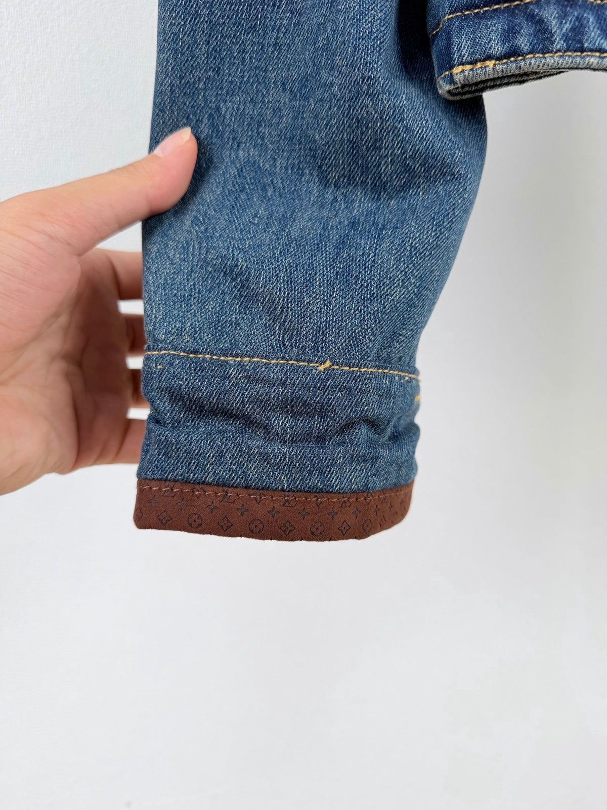260901 New high-quality leather-detail denim jacket and pants set