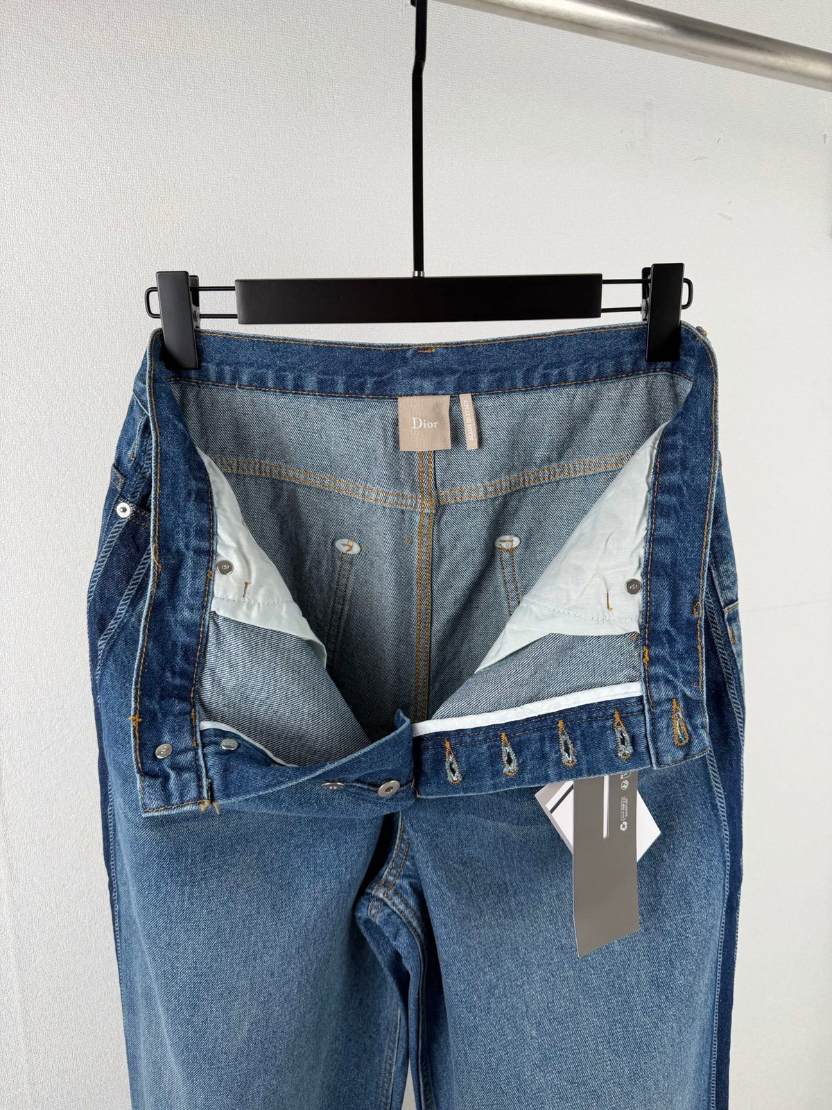 260901 New high-quality, minimalist basic baseball shirt design with denim suit pants