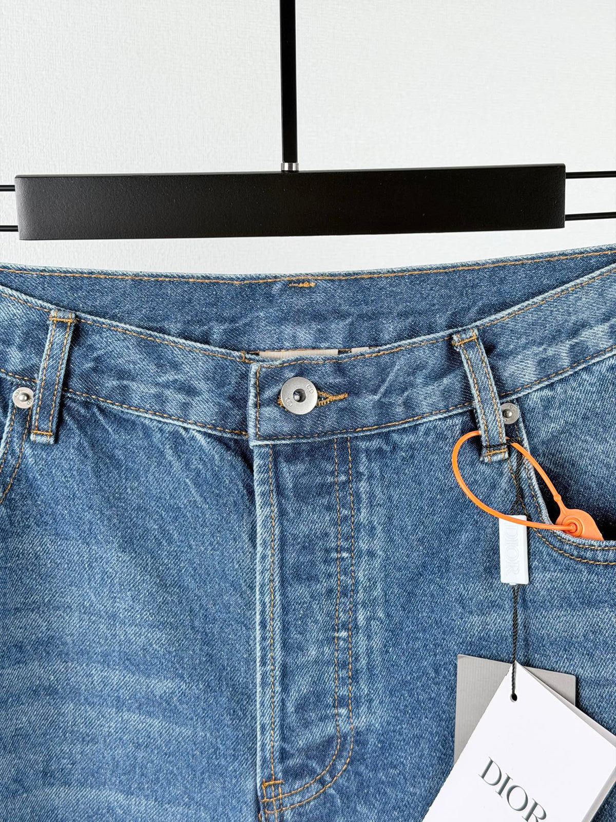 260901 New high-quality, minimalist basic baseball shirt design with denim suit pants